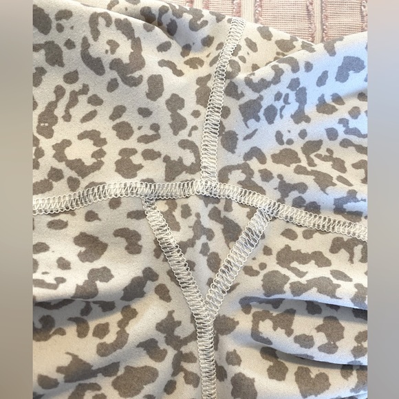 Crossover cheeta print leggings - Picture 9 of 10